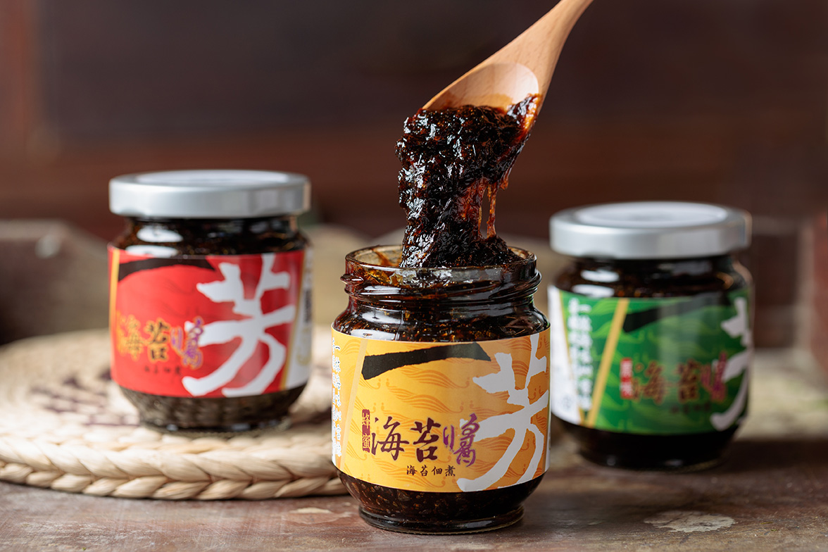 The seaweed sauce comes in three flavors: original, shiitake mushroom, and honey.